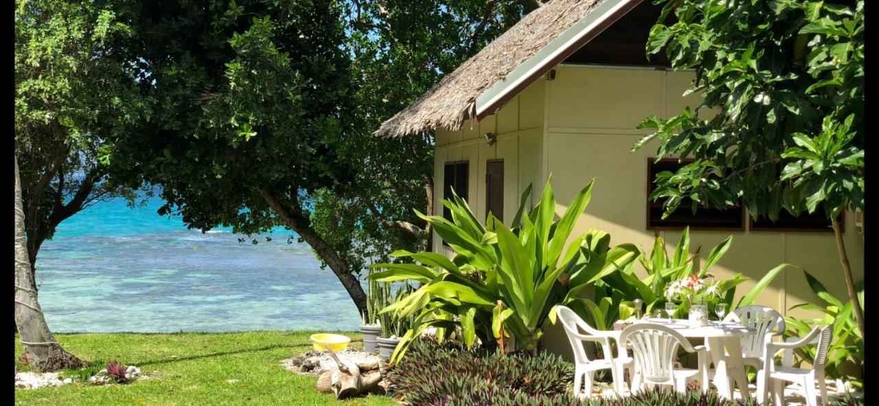 Whispering Palms - Absolute Beachfront Villas Port Vila Exterior photo