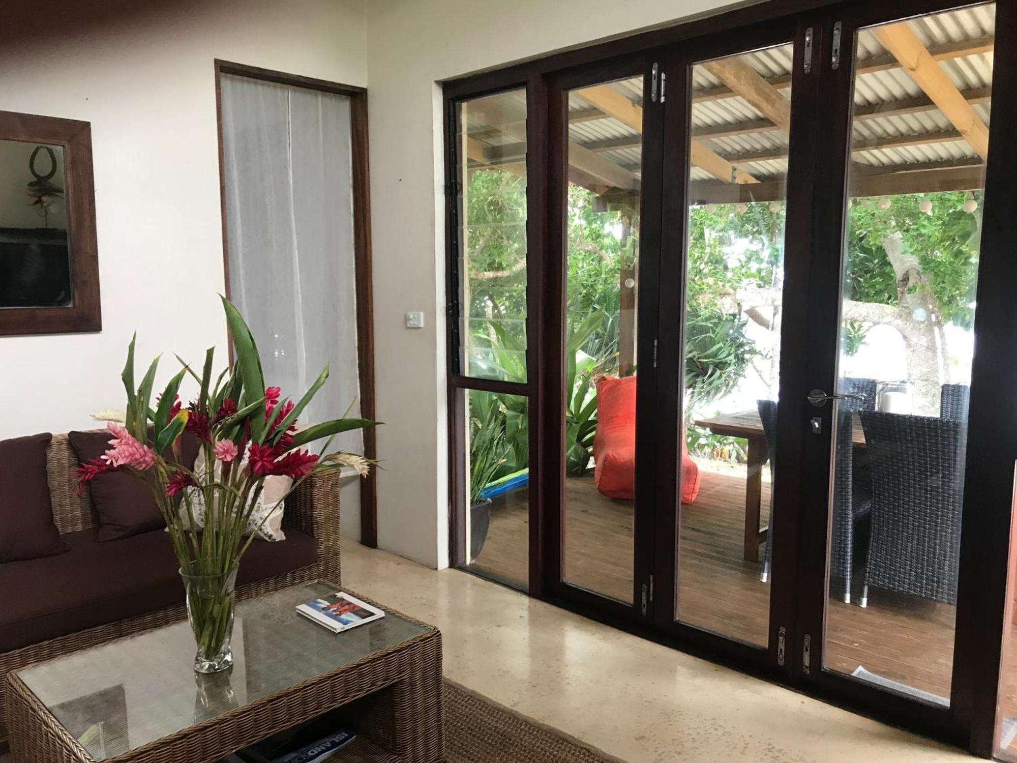 Whispering Palms - Absolute Beachfront Villas Port Vila Exterior photo