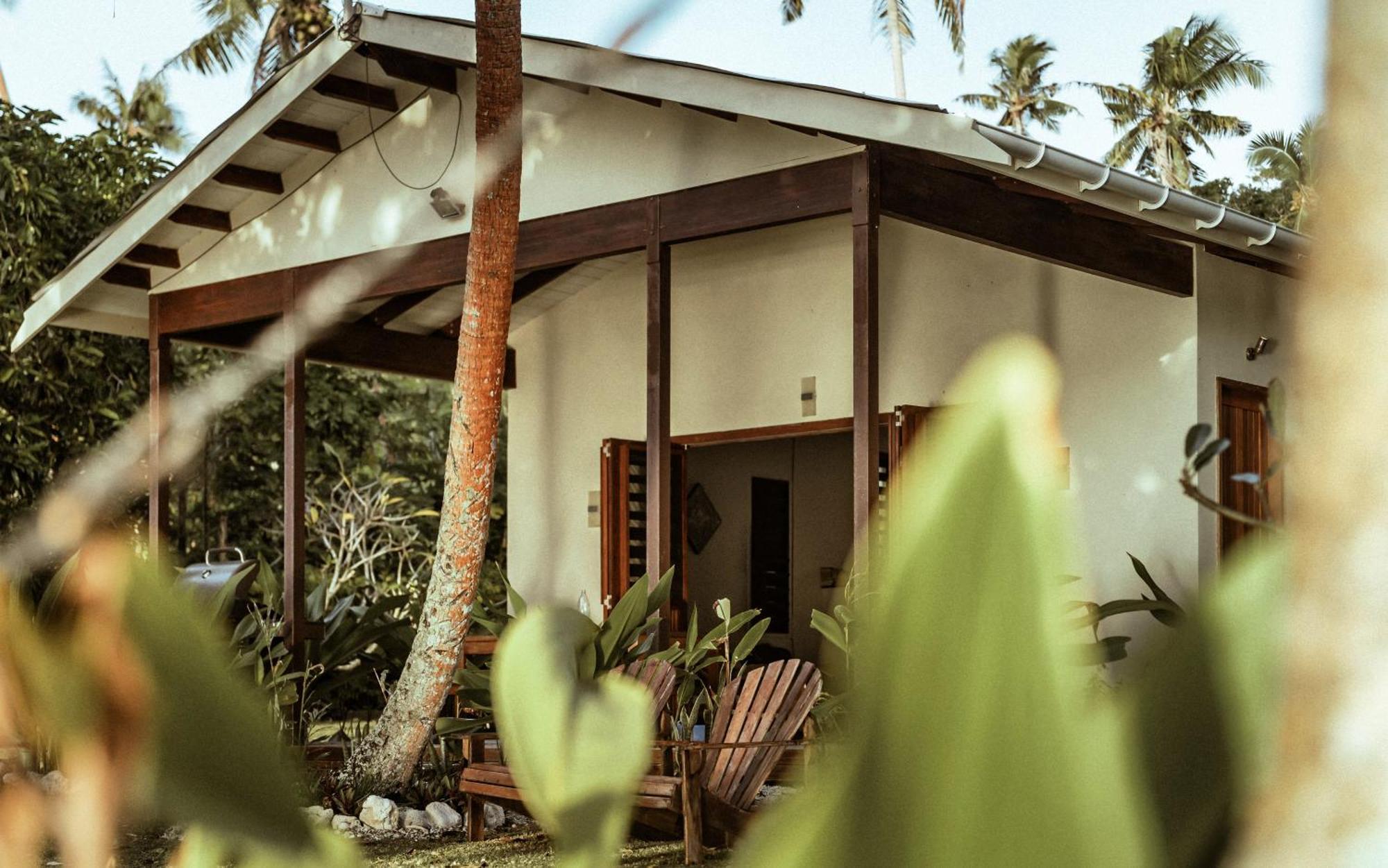 Whispering Palms - Absolute Beachfront Villas Port Vila Exterior photo