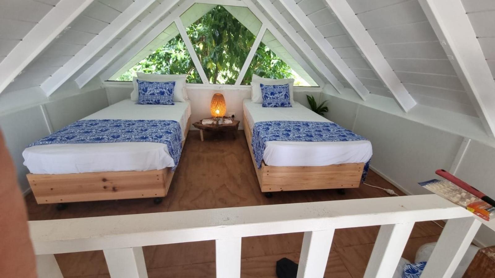 Whispering Palms - Absolute Beachfront Villas Port Vila Exterior photo