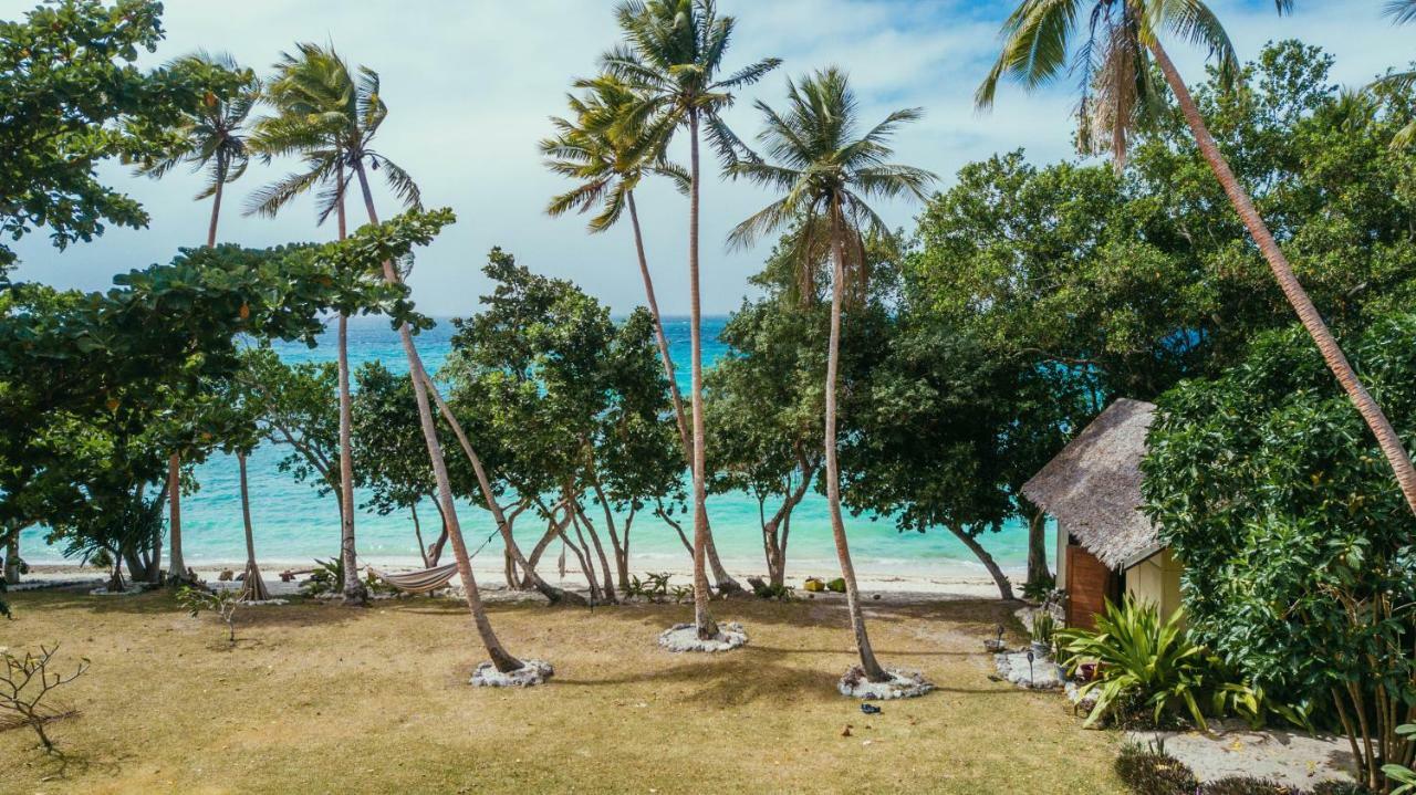 Whispering Palms - Absolute Beachfront Villas Port Vila Exterior photo